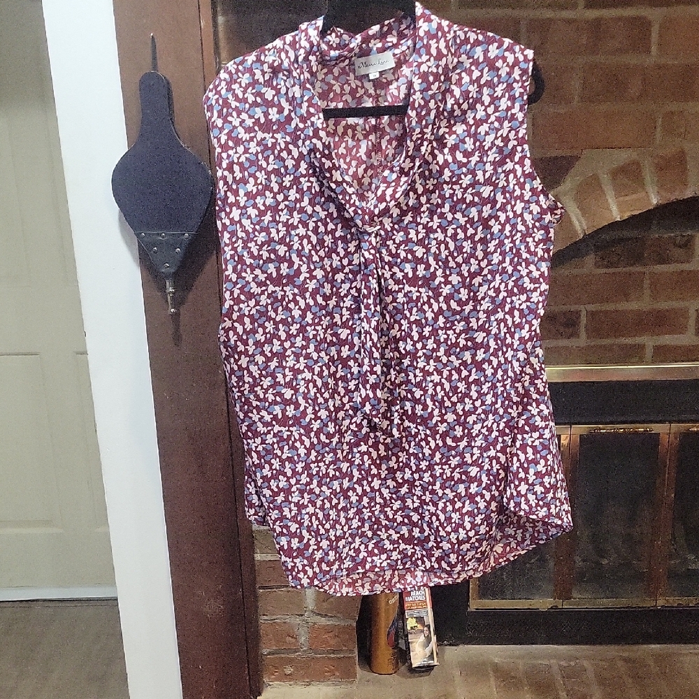 Chic Floral Sleeveless Blouse